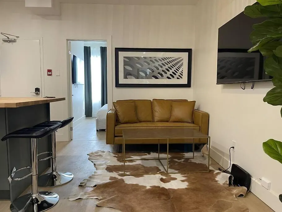 Chic 2 Bedroom With Parking Toronto Canada