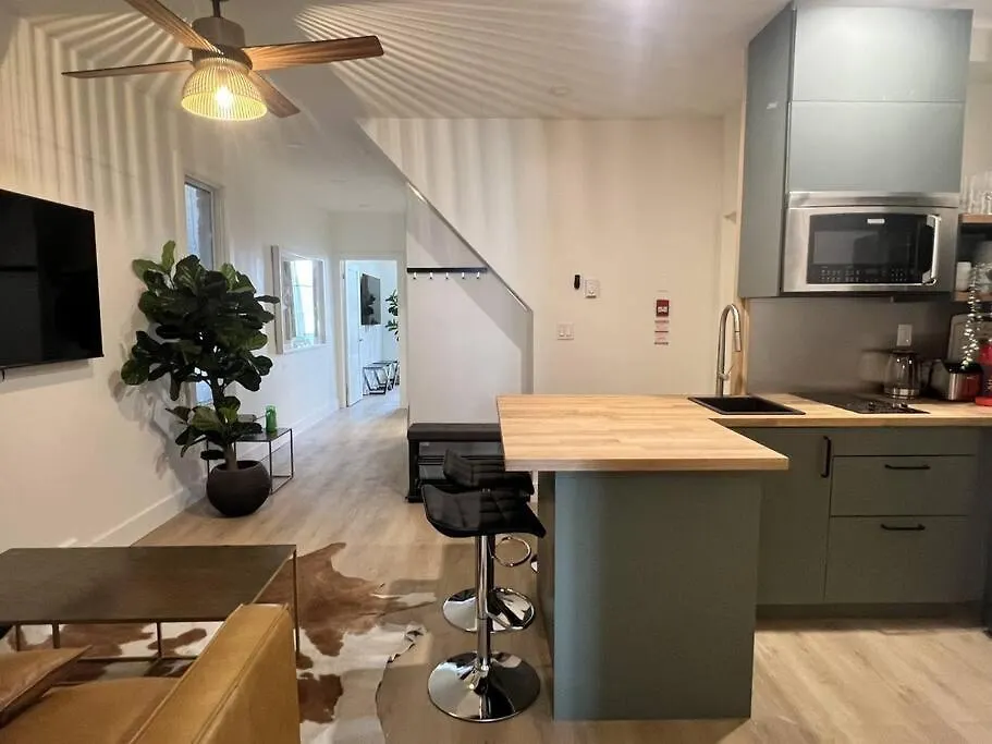 Chic 2 Bedroom With Parking Toronto 0*,  Canada